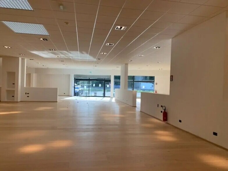 Retail in Avignon for lease - Building Photo - Image 3 of 6