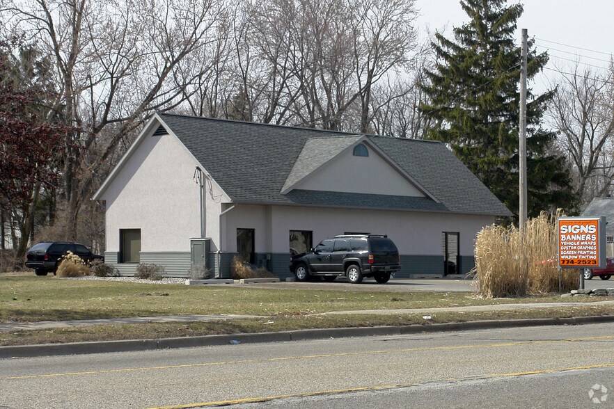 1618 Leonard St NE, Grand Rapids, MI for sale - Primary Photo - Image 1 of 1
