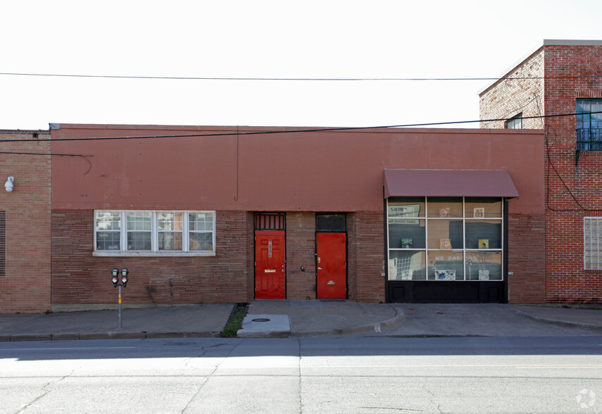 2804-2806 Canton St, Dallas, TX for lease - Primary Photo - Image 1 of 2