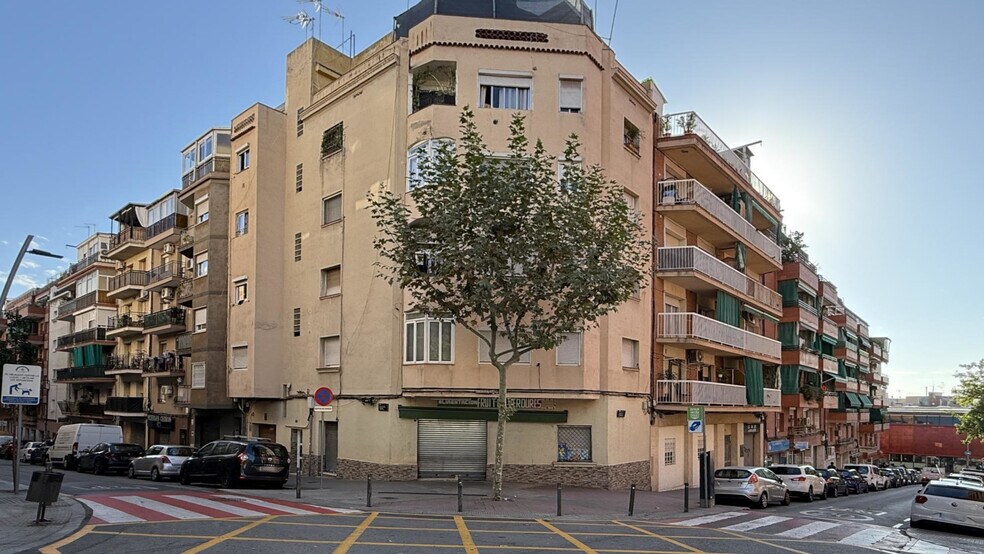 Multifamily in Esplugues de Llobregat, Barcelona for sale - Building Photo - Image 1 of 13
