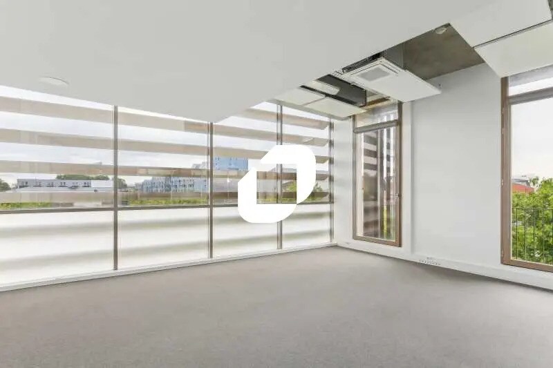 Office in Bordeaux for lease Interior Photo- Image 1 of 13