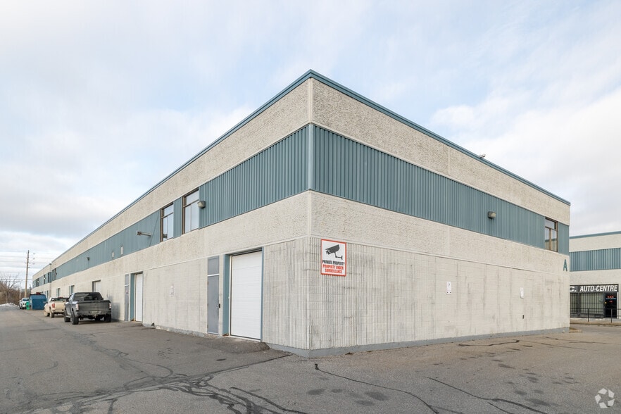 2212A Gladwin Cres, Ottawa, ON for sale - Building Photo - Image 2 of 4