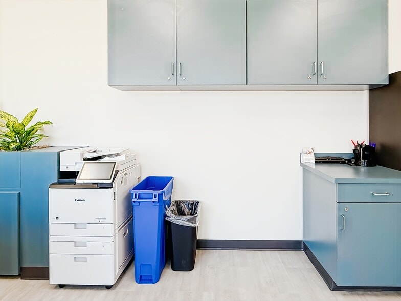 208 W Hampton Ave, Sumter, SC for lease - Interior Photo - Image 3 of 9