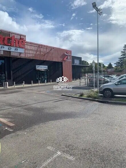 Retail in Bollène for lease - Building Photo - Image 3 of 23