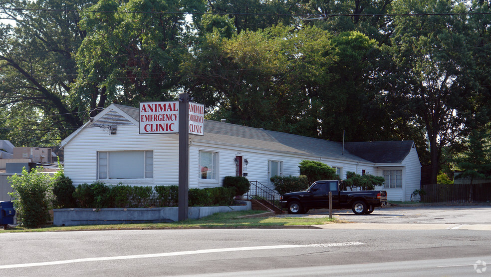 1210 Snowden St, Fredericksburg, VA for lease - Primary Photo - Image 1 of 4