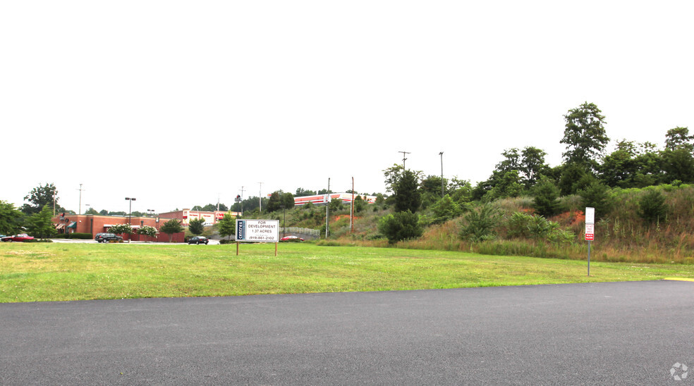 400 Old Franklin Tpke, Rocky Mount, VA for sale - Primary Photo - Image 1 of 1