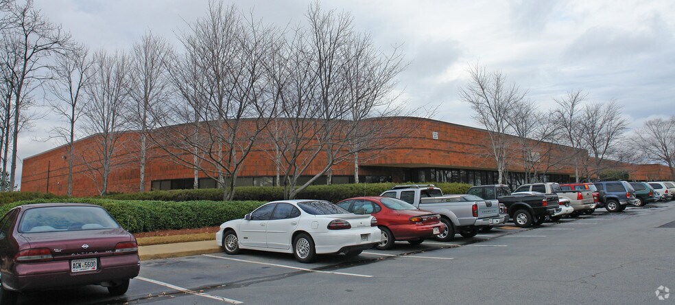5801 Goshen Springs Rd, Norcross, GA for lease - Building Photo - Image 3 of 6
