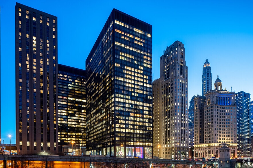 111 E Wacker Dr, Chicago, IL for lease - Building Photo - Image 3 of 10