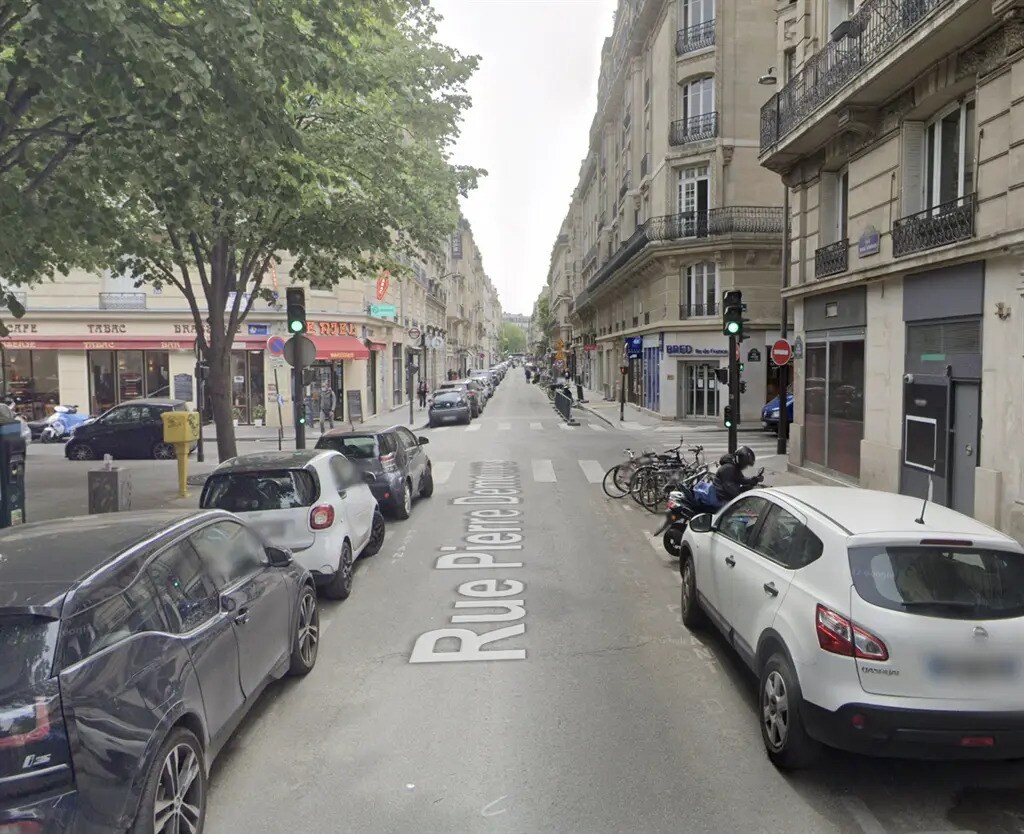 Retail in Paris for lease Building Photo- Image 1 of 4