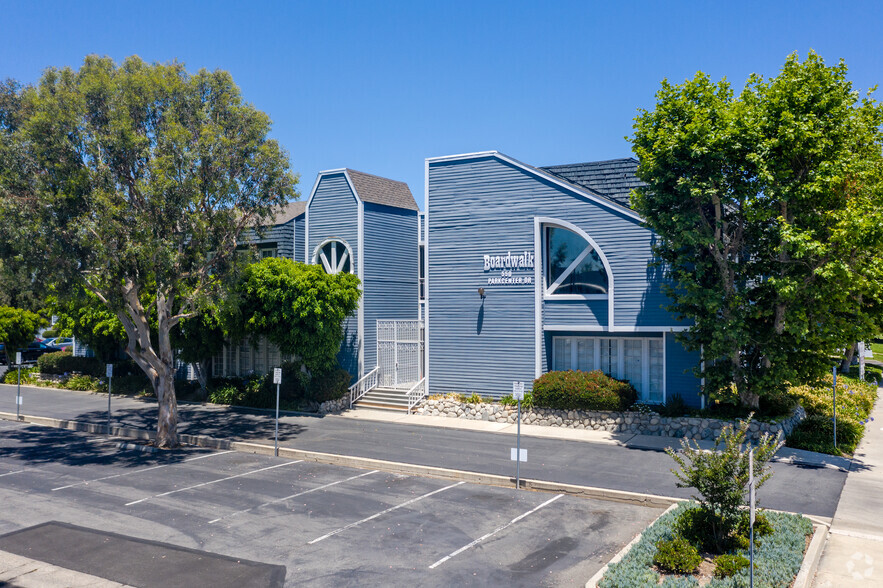 550 N Parkcenter Dr, Santa Ana, CA for lease - Building Photo - Image 2 of 3