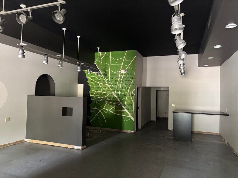 431-445 Upton Dr, Saint Joseph, MI for lease - Building Photo - Image 2 of 10