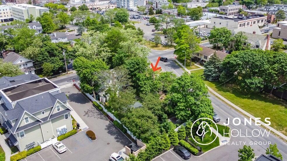 24 5th Ave, Bay Shore, NY for sale - Primary Photo - Image 1 of 1