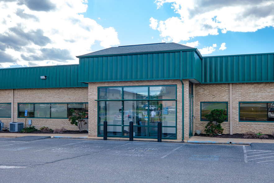 2031 Deyerle Ave, Harrisonburg, VA for lease - Building Photo - Image 1 of 23