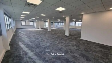 Office in Dardilly for lease Interior Photo- Image 2 of 9