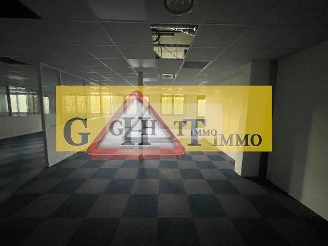 Office in Fresnes for lease - Interior Photo - Image 2 of 5