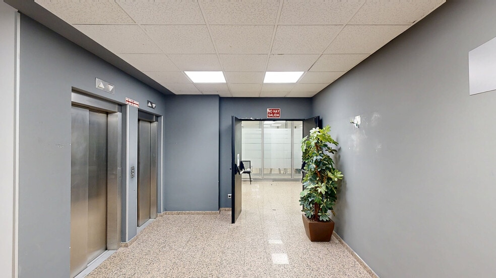 Calle de Manuel Tovar, 43, Madrid, Madrid for lease - Matterport 3D Scan - Image 3 of 22