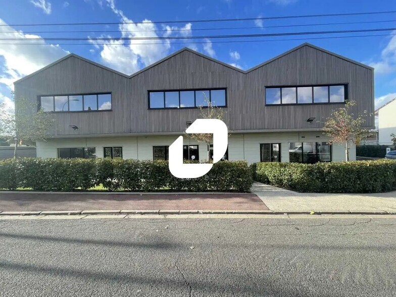 Office in Wissous for lease - Building Photo - Image 1 of 12