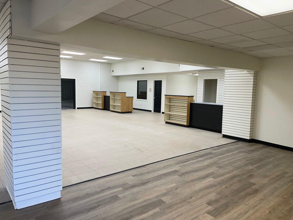 26062620 E Rock Haven Rd, Harrisonville, MO 64701