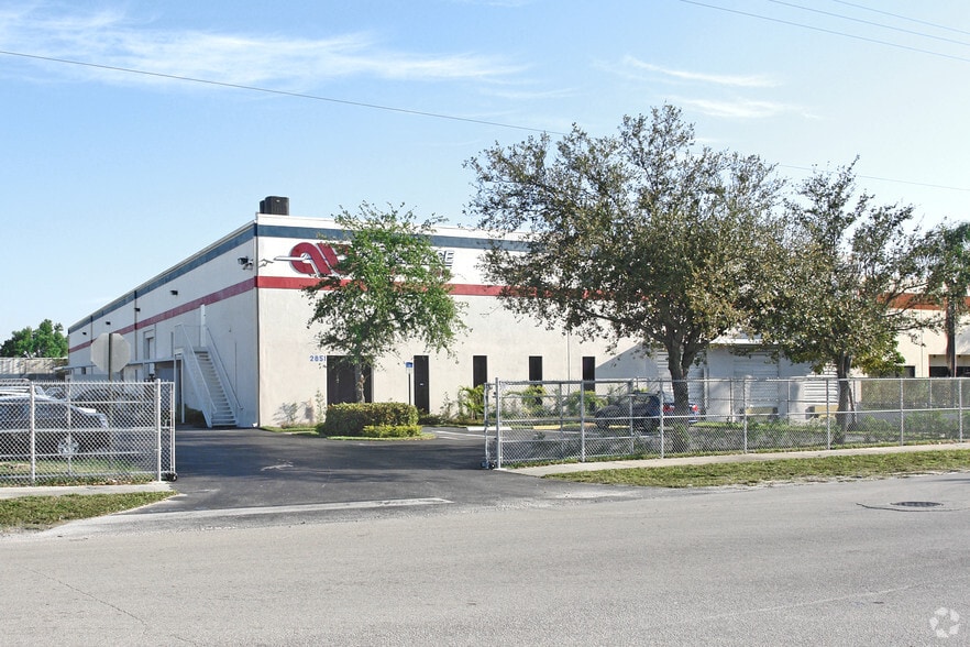 2851 Evans St, Hollywood, FL for lease - Primary Photo - Image 1 of 27