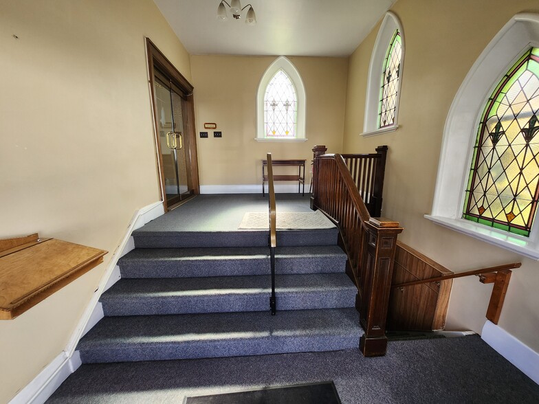 977 Oxford St E, London, ON for lease - Building Photo - Image 2 of 9