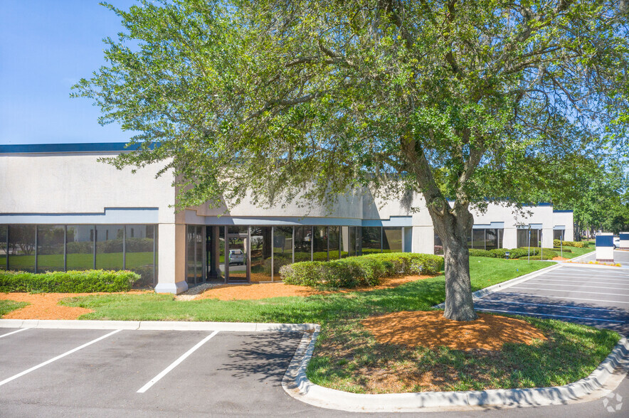 6800 Southpoint Pky, Jacksonville, FL for lease - Building Photo - Image 1 of 5