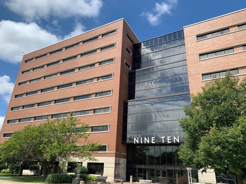 910 Mayer Ave, Madison, WI for lease - Building Photo - Image 2 of 8