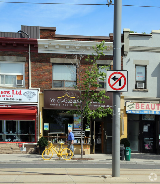 804 St Clair Ave W, Toronto, ON for lease - Building Photo - Image 2 of 7