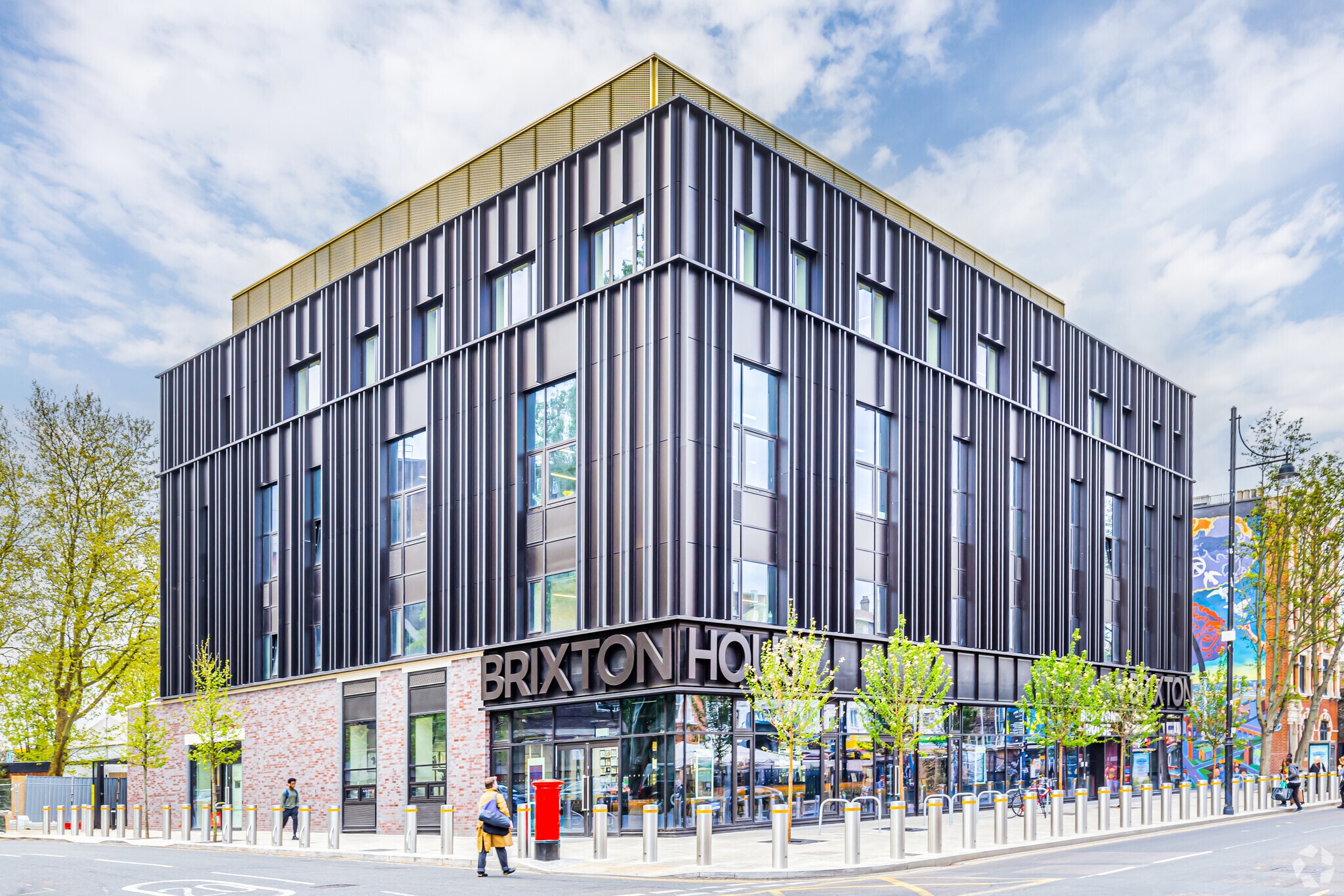 385 Coldharbour Ln, London for lease Building Photo- Image 1 of 8