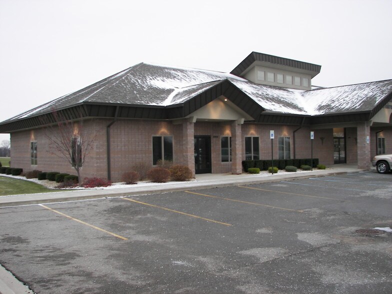5903-5907 Rolling Hills Dr, Bridgeport, MI for sale - Primary Photo - Image 1 of 1