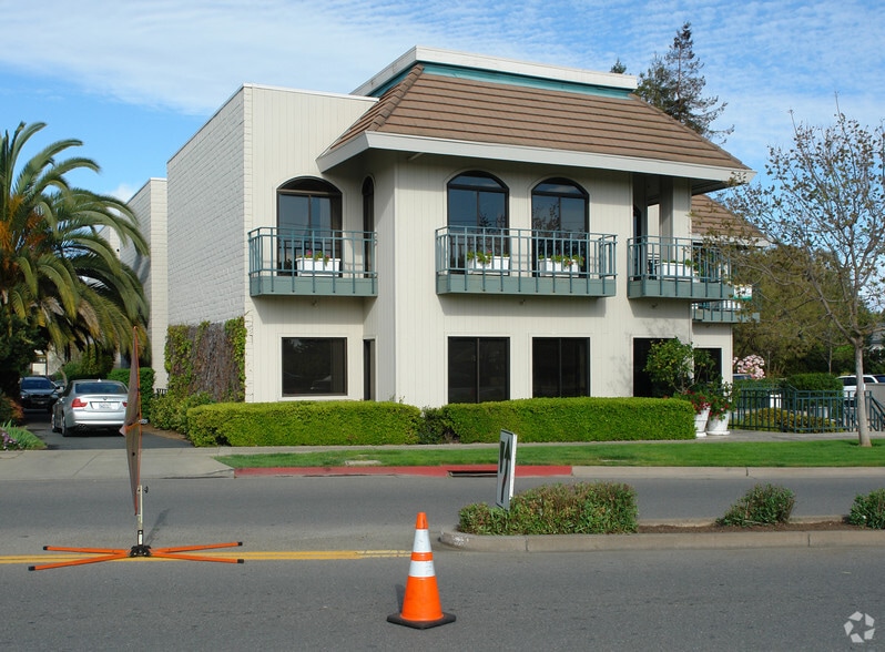 4 Main St, Los Altos, CA for lease - Building Photo - Image 2 of 4