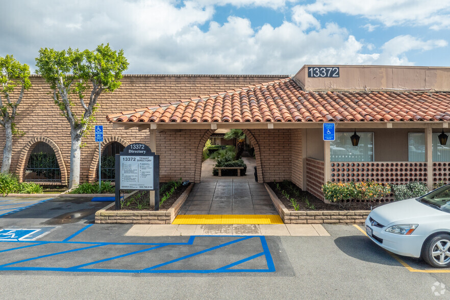 13362 Newport Ave, Tustin, CA for lease - Building Photo - Image 3 of 16