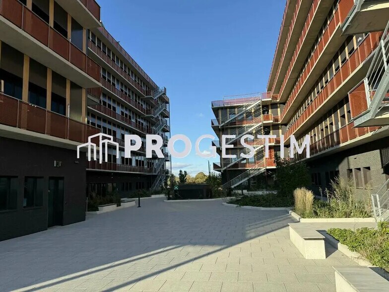 Retail in Dijon for lease - Building Photo - Image 2 of 10