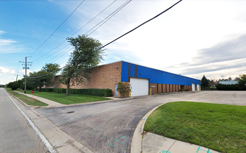 1700 S Butterfield Rd, Mundelein, IL for lease - Building Photo - Image 1 of 4