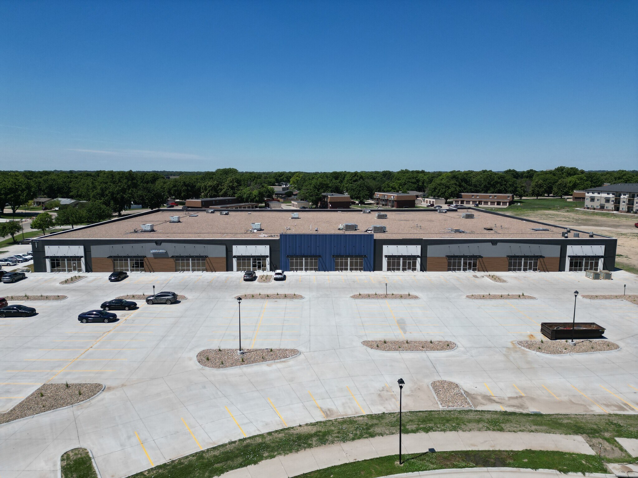 905 Theatre Drive, Hastings, NE for lease Building Photo- Image 1 of 9