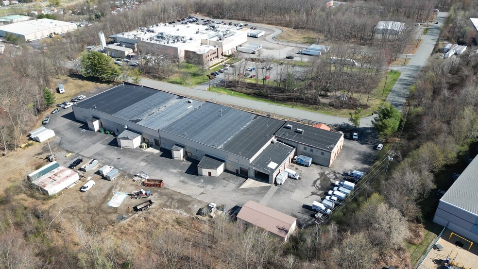 2-16 Bert Collins Dr, Throop, PA for lease - Building Photo - Image 3 of 9