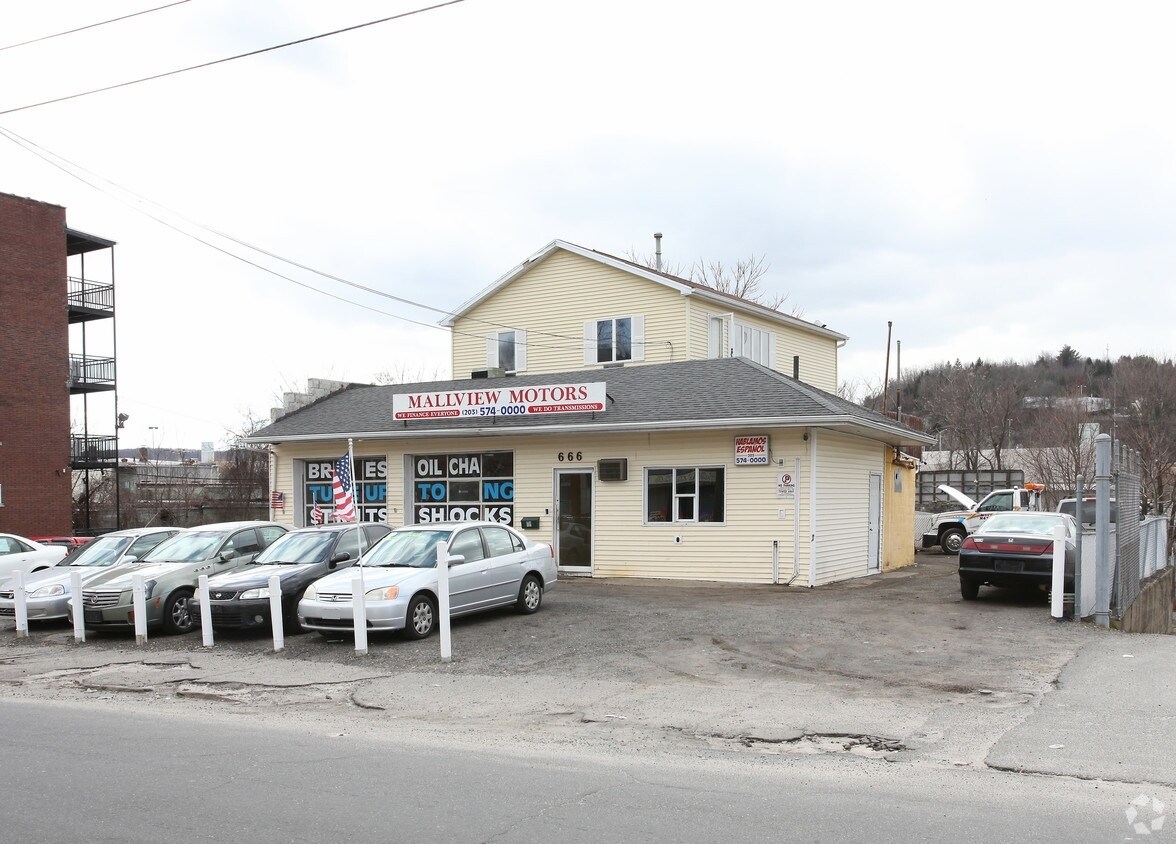 666 E Main St, Waterbury, CT 06702