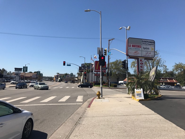 18851-18859 Ventura Blvd, Tarzana, CA for lease - Building Photo - Image 2 of 4