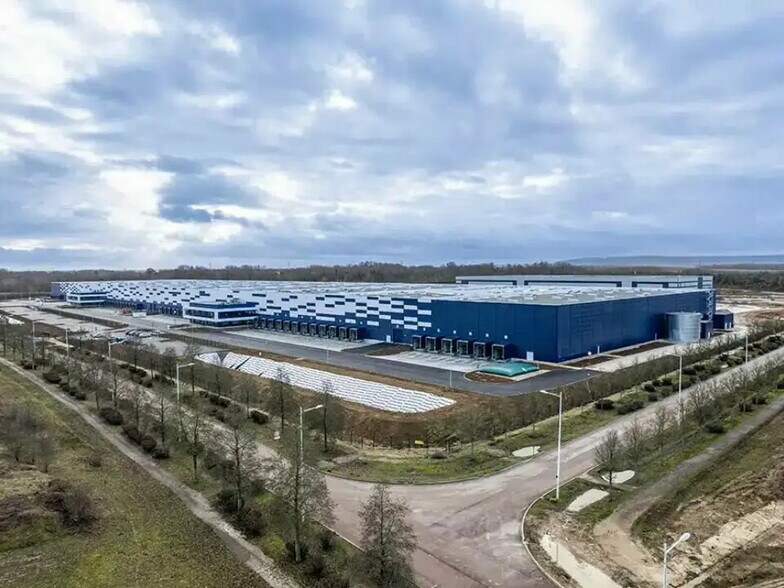 Industrial in Saint-Léger-près-Troyes for lease - Building Photo - Image 2 of 9