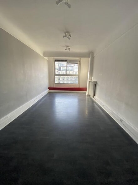 Office in Paris for lease - Building Photo - Image 3 of 8