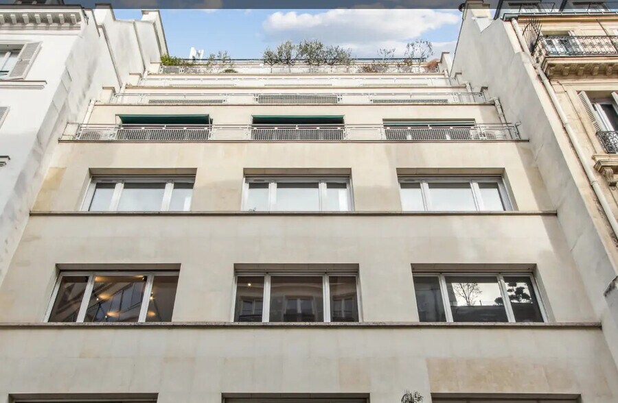Coworking Space in Paris for lease - Building Photo - Image 2 of 4