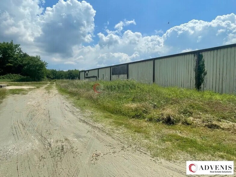 Flex in Podensac for lease - Building Photo - Image 3 of 7