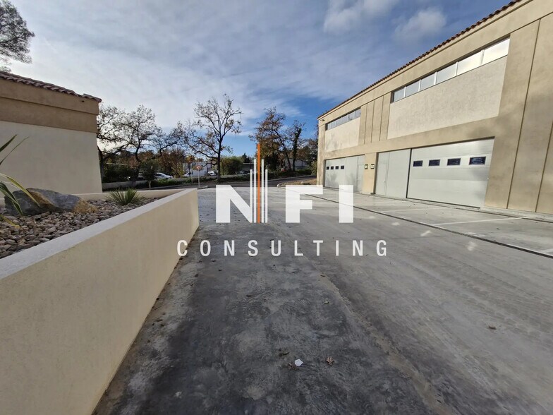 Flex in Valbonne for lease - Building Photo - Image 1 of 3