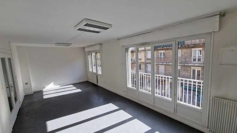 Office in Rouen for lease - Interior Photo - Image 1 of 8