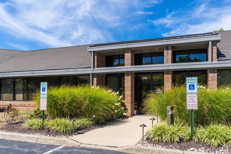 1655 Valley Center Pky, Bethlehem, PA for lease - Building Photo - Image 1 of 8