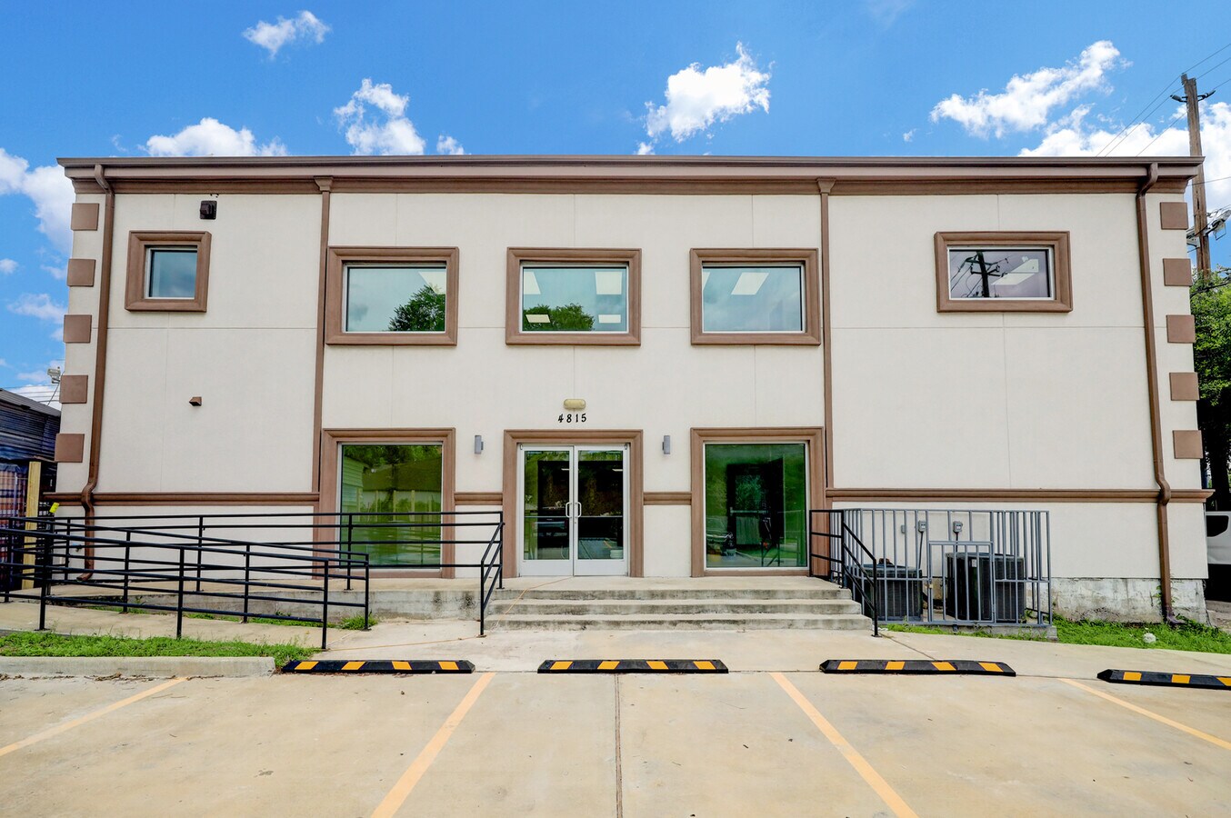 4815 Fannin Rd, Houston, TX 77004