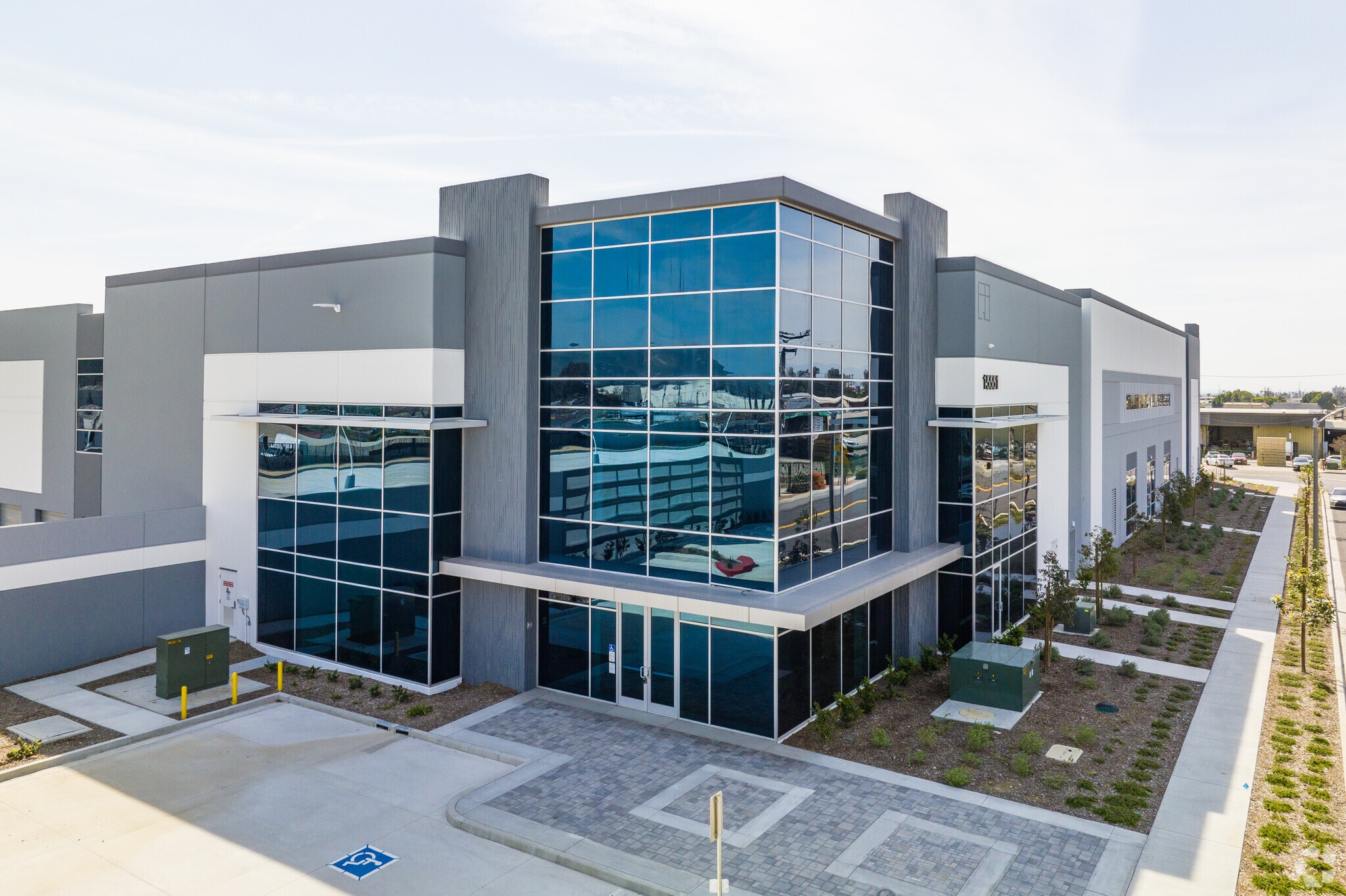 15551 Boyle Ave, Fontana, CA for lease Primary Photo- Image 1 of 12