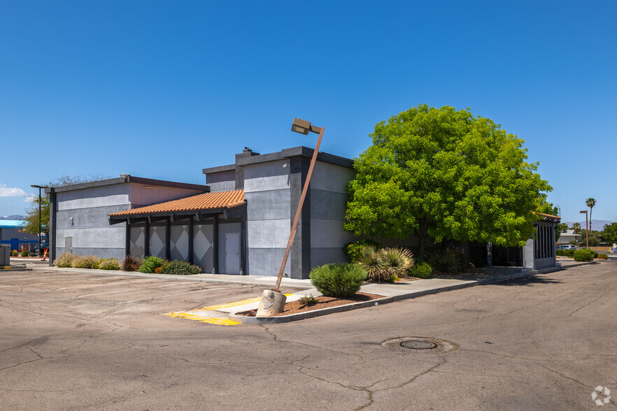 1375 E Tropicana Ave, Las Vegas, NV for lease - Building Photo - Image 3 of 39