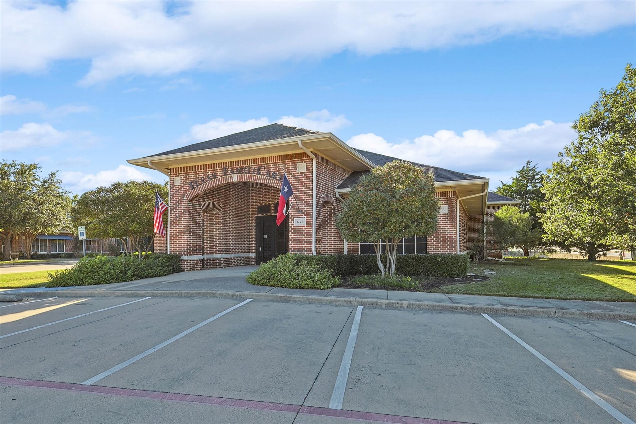 1725 Chadwick Ct, Hurst, TX for sale Building Photo- Image 1 of 39