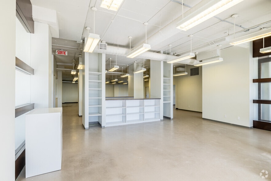 215-235 St Chabanel O, Montréal, QC for lease - Interior Photo - Image 3 of 26