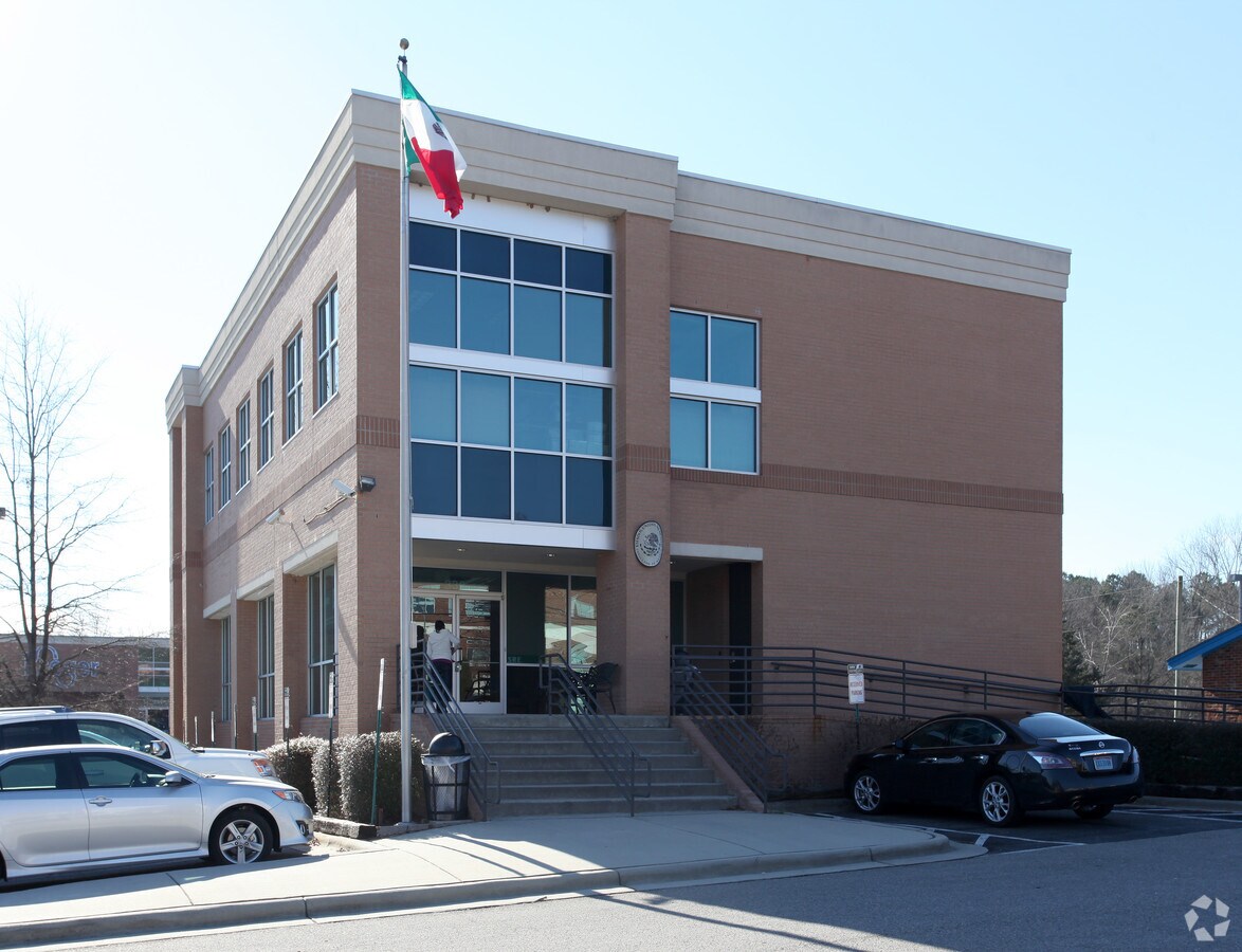 336 E Six Forks Rd, Raleigh, NC 27609